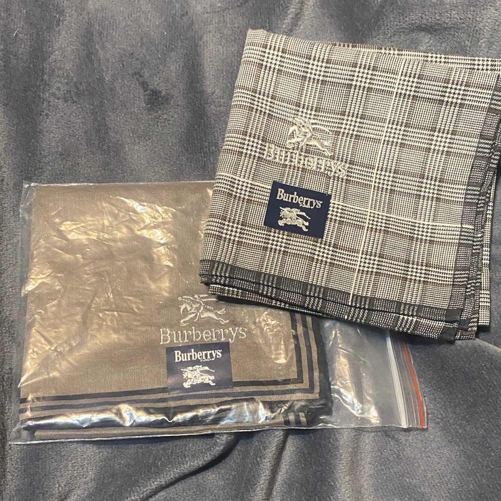 Burberry Black and Tan Pocket Square Set